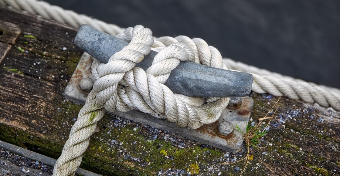 A knot used on a ship dock.