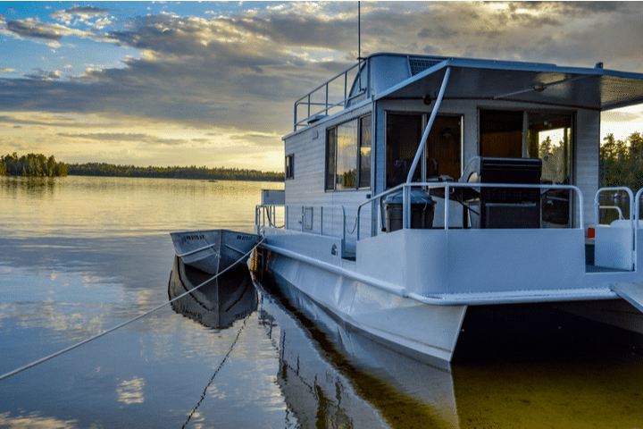 living on houseboat