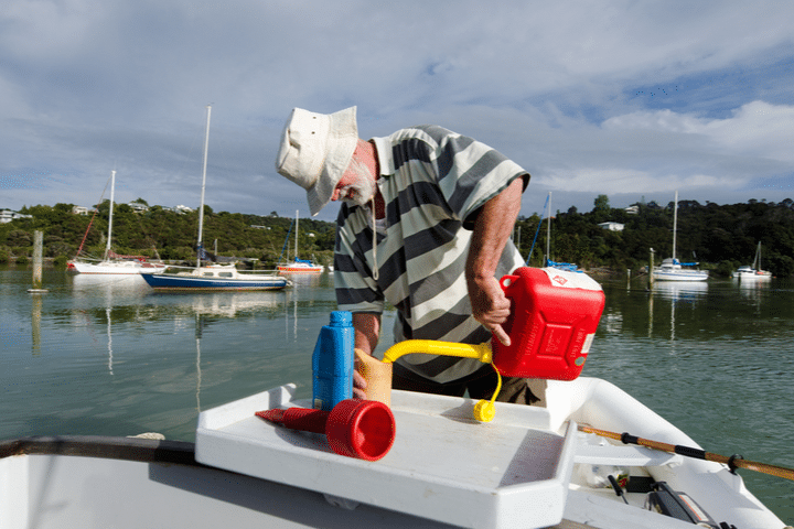 mixing fuel and oil for boats