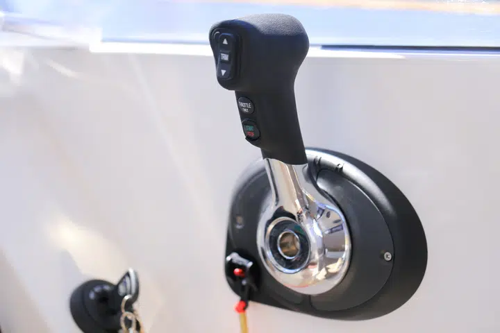 how-to-drive-a-boat-throttle.png.webp