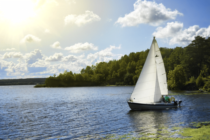 best sailboats for lakes