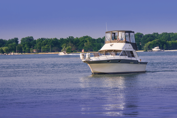 cabin cruisers for lakes