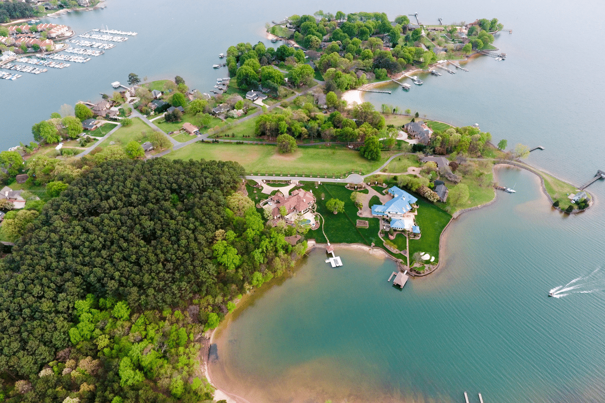 Things to Do at Lake Norman Fishing, Water Sports, Restaurants, & More