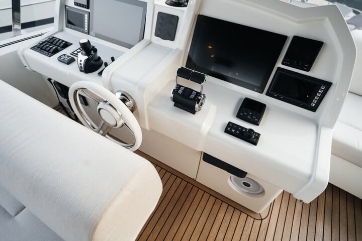 yacht navigation electronics