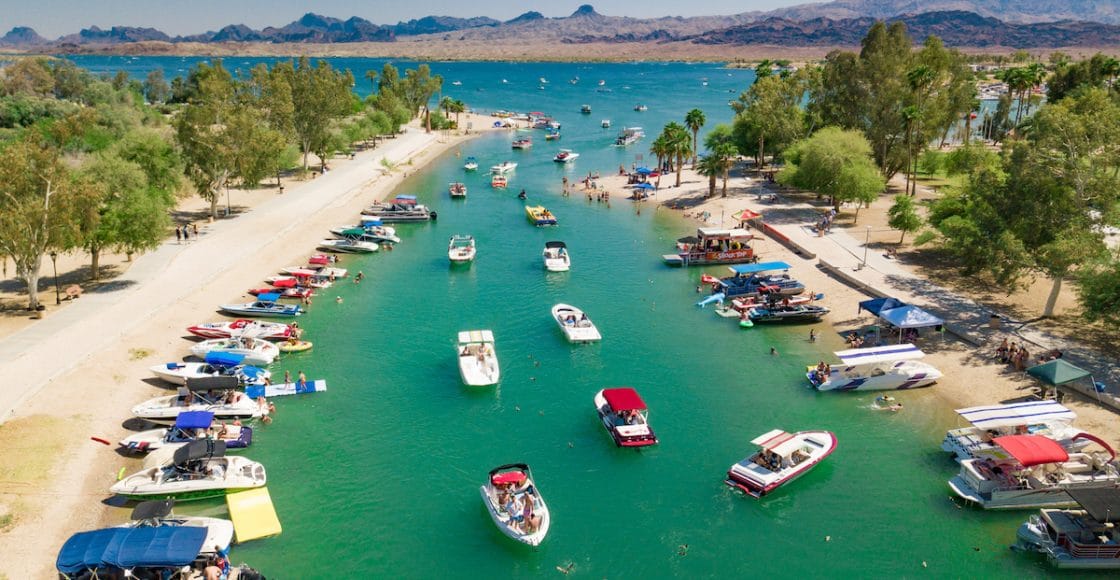 Boating in Lake Havasu