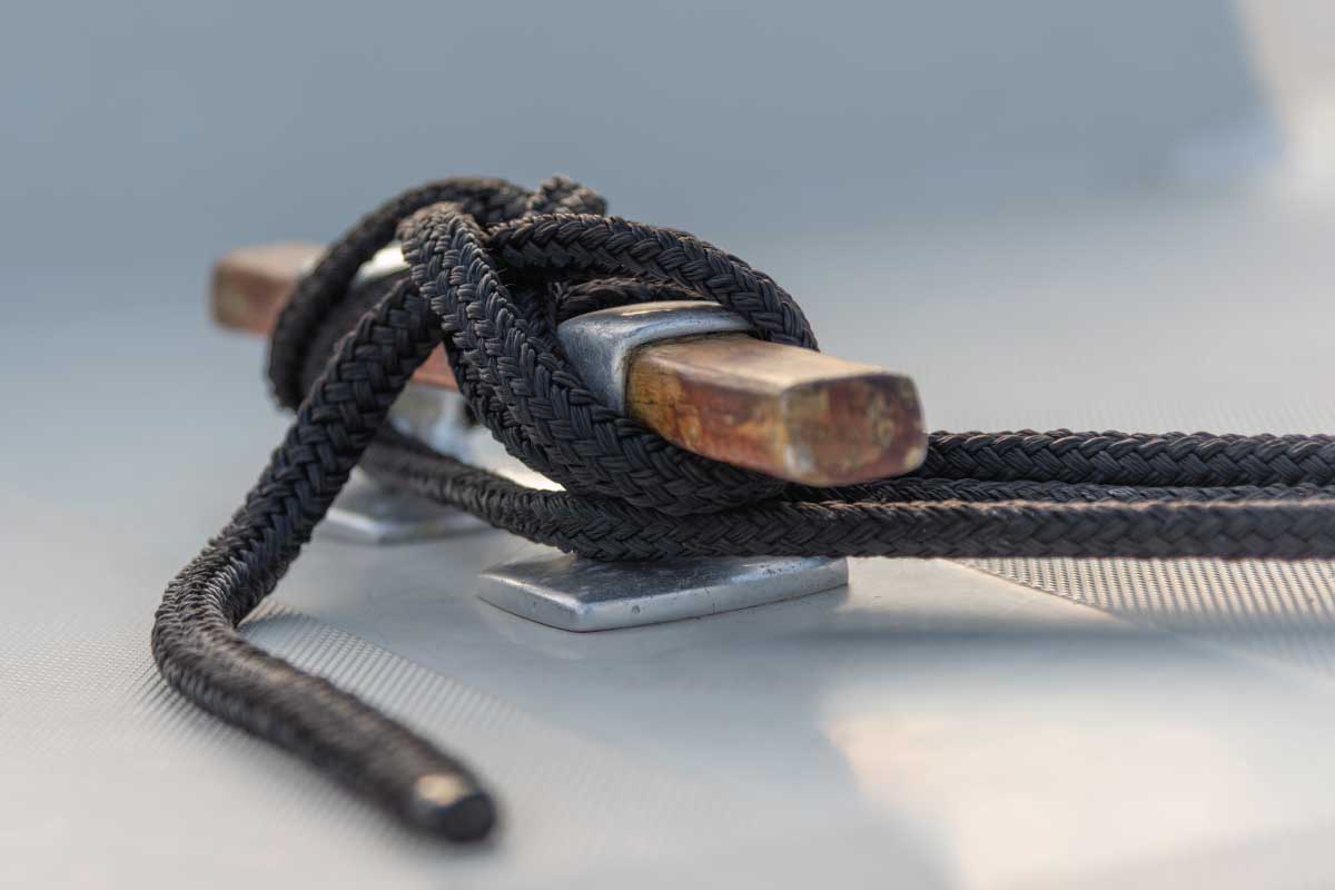 Tying a Cleat Hitch Knot StepbyStep Guide Boatsetter
