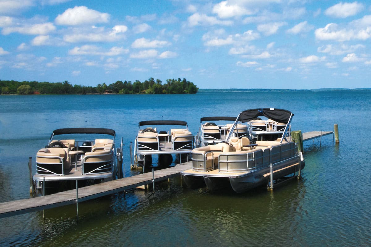 Docking a Pontoon Boat: 6 Easy Steps