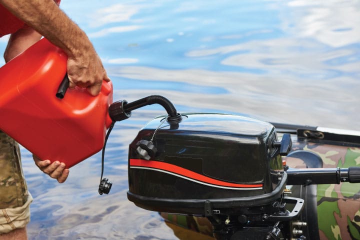 Fueling Boat.