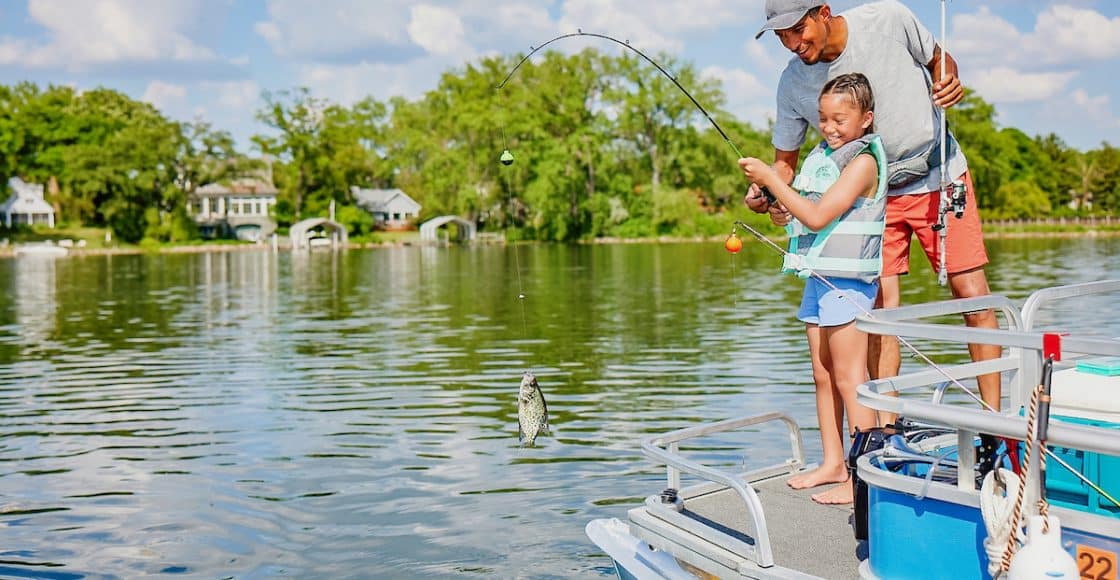 How to Choose the Right Pontoon for Fishing (Boat Guide)