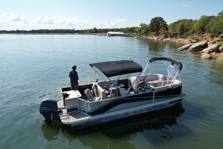 How to Choose the Right Pontoon for Fishing (Boat Guide)