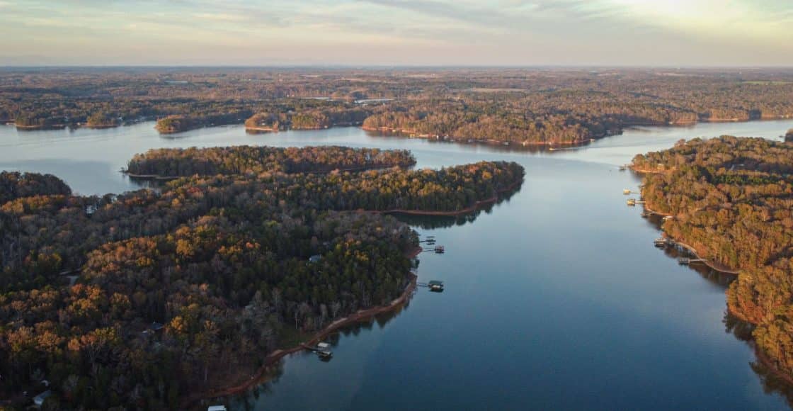 Lake Hartwell Fishing Guide.