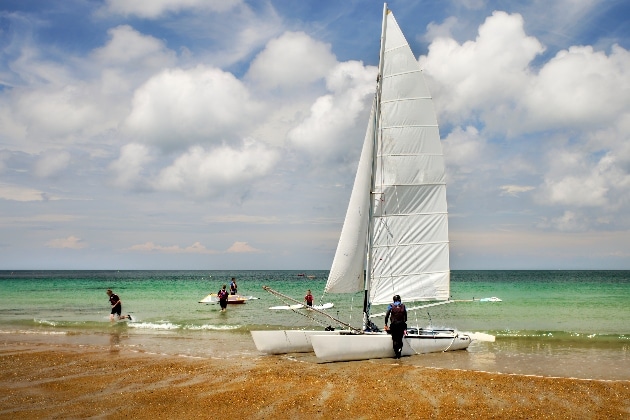 small catamaran vs pontoon boats