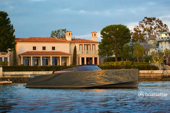 James Bond Boat - Best Spring Break Destinations for Families 