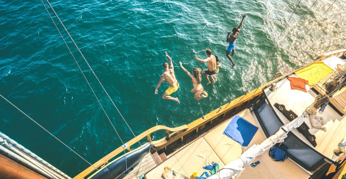 Boatsetter Reveal top Memorial Day Weekend Tredn is that groups are takign to the water as the best way to celebrate the holiday.