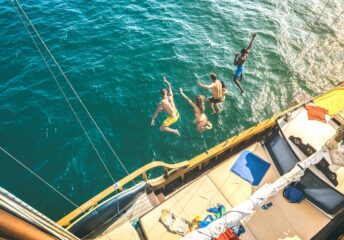 Boatsetter Reveal top Memorial Day Weekend Tredn is that groups are takign to the water as the best way to celebrate the holiday.