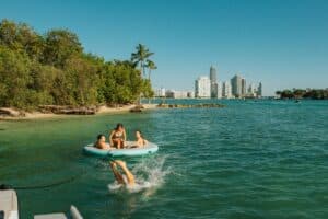 2025 Memorial Day Weekend Trends: Groups of five or more make up 90% of all MDW bookings indicating boating as a top activity for groups.