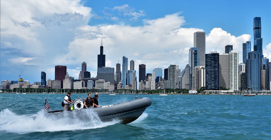 Experience the vibrant Chicago skyline with a thrilling speed boat ride on Lake Michigan.