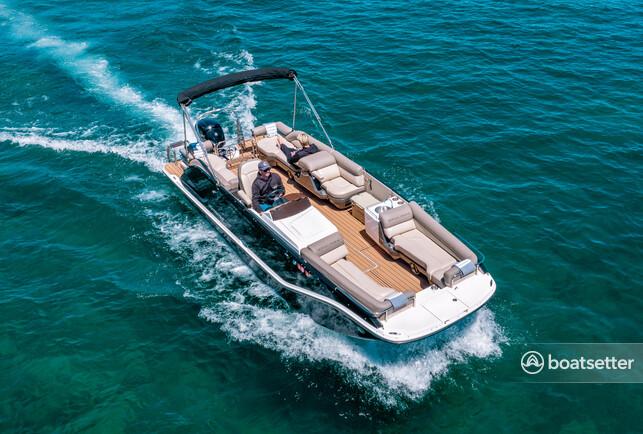 25ft Luxury Pontoon Boat Charter In Tahoe