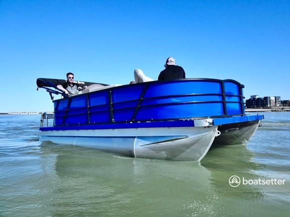 wave fighter pontoon ,blue color with 90 HP …