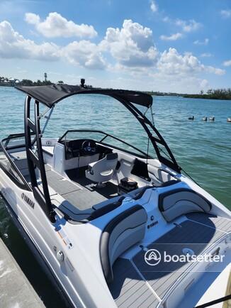 Beautifull deck boat to enjoy Sarasota bay with friends and family. 