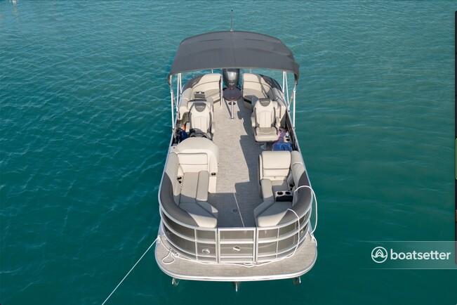 New 2023 Luxury Tritoon 24’ up to 13 people! Tube for 2 included!