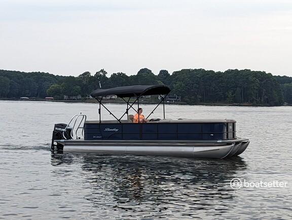 Brand New 24' Bentley TriToon. Stretch out in style!