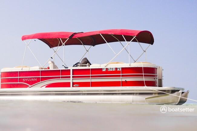 Beautiful 25ft sylvan pontoon for up to 11 passengers 