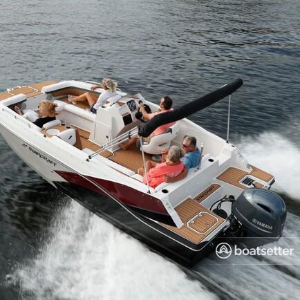 Luxury deck boat for up to 13 175hp, upgraded stereo, touch screen GPS