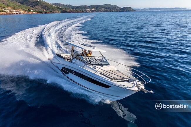 43' Luxury Yacht Charter in Long Beach 