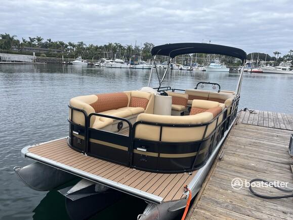 Cruise/Party W Amazing 25FT Bentley Tritoon / Nice BT , Float, New Int
