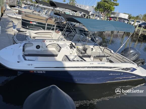 Cruise in Style: 2023 Hurricane Deck Boat SS205 OB with Yamaha 150-200